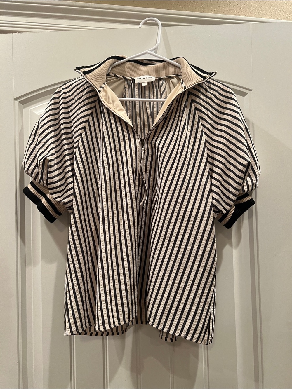 entro Black and Cream Striped Puff Sleeve Zip Front Blouse